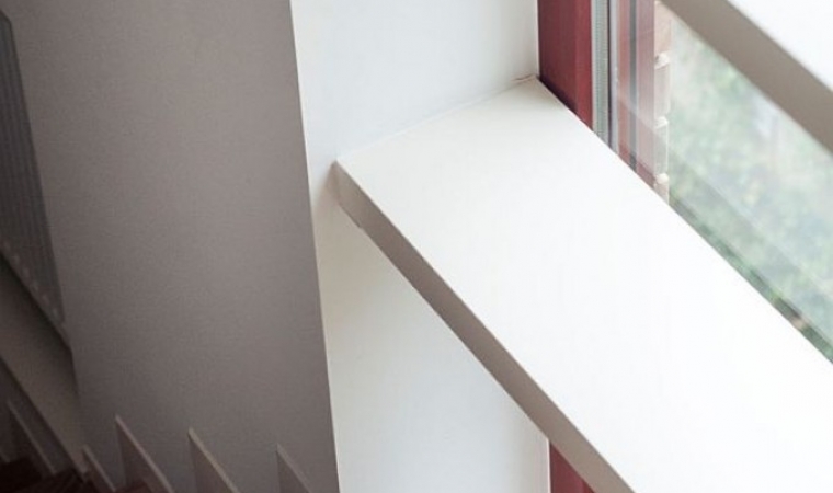 Tölgy rétegelt padlóból lépcső és homloklap.
Fiorentino:fehérített, strukturált, olajozott lépcső.
